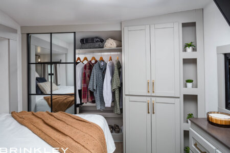 Model Z 3100 Fifth Wheel Walk-In Closet