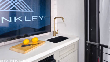 Fifth Wheels with a Patio & Outside Kitchen with a Bar Sink