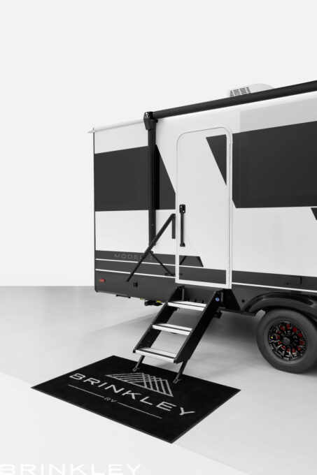 Deluxe Travel Trailer Entry