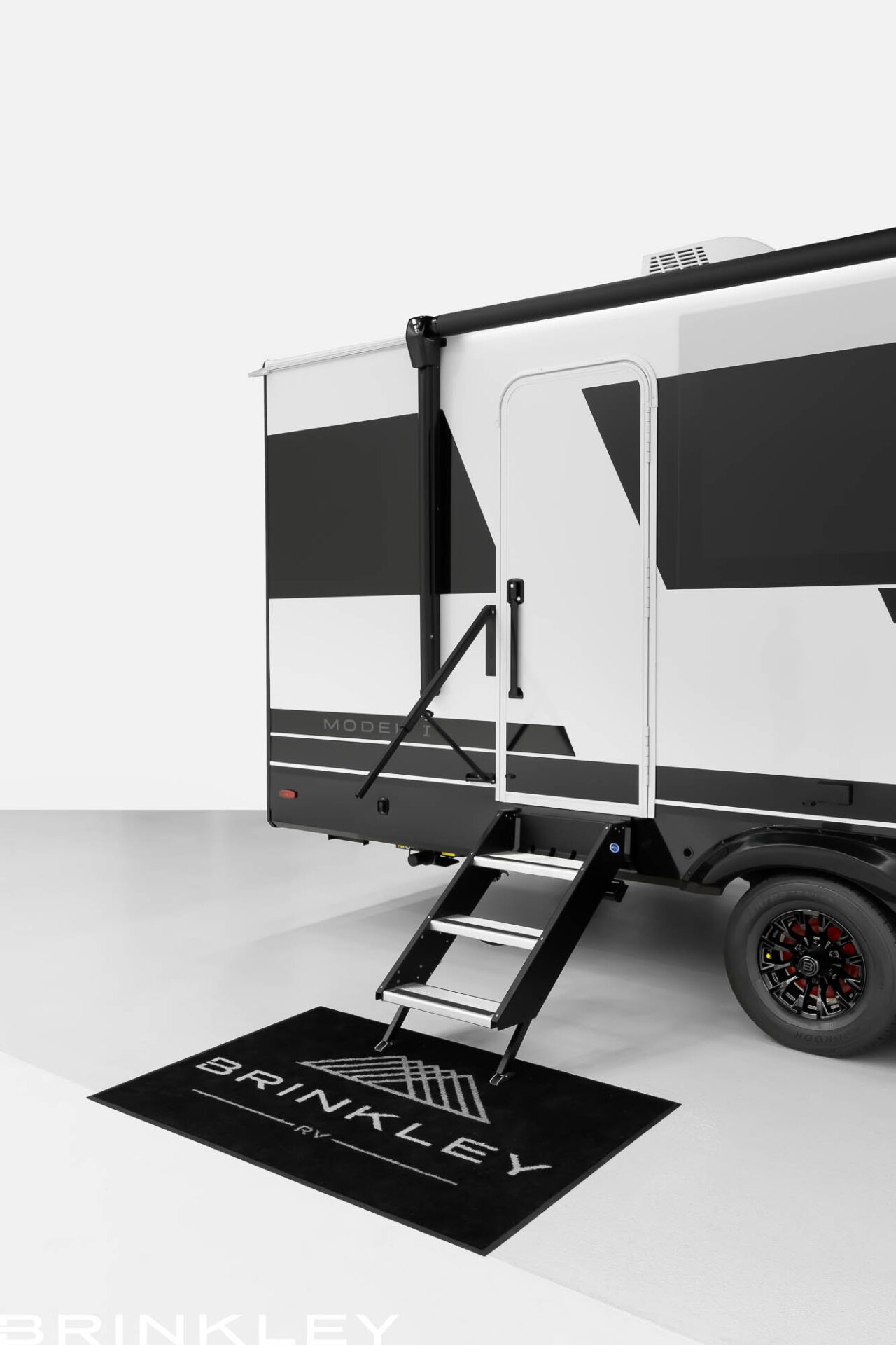 Deluxe Travel Trailer Entry