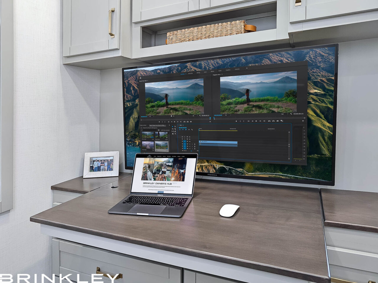 Fifth Wheels with a Desk and Office Space