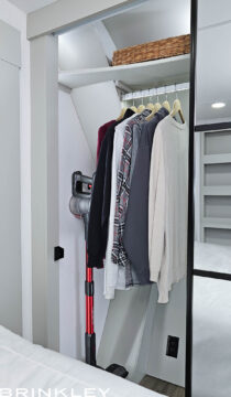 Brinkley RV Model Z 3100 Fifth Wheels Int Bedroom Closet 094808