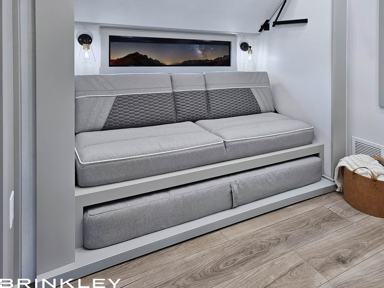 Mid-Bunk Fifth Wheel