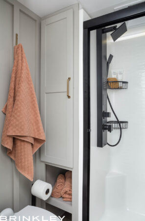 Model Z 3100 Fifth Wheels Linen Closet