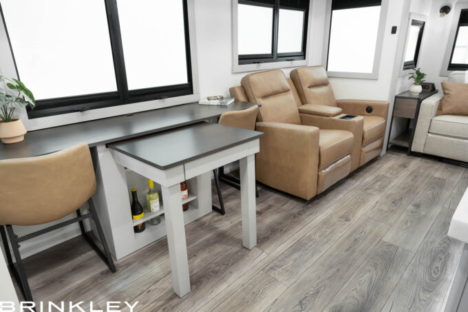 Brinkley Z Dinesk™ Breakfast Bar