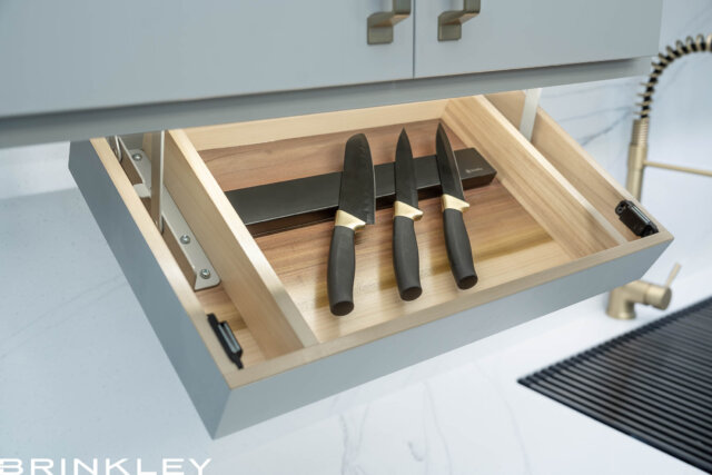 Pull-Down Magnetic Knife Rack