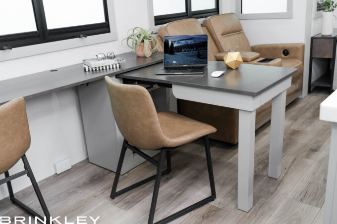 Brinkley Z Dinesk™