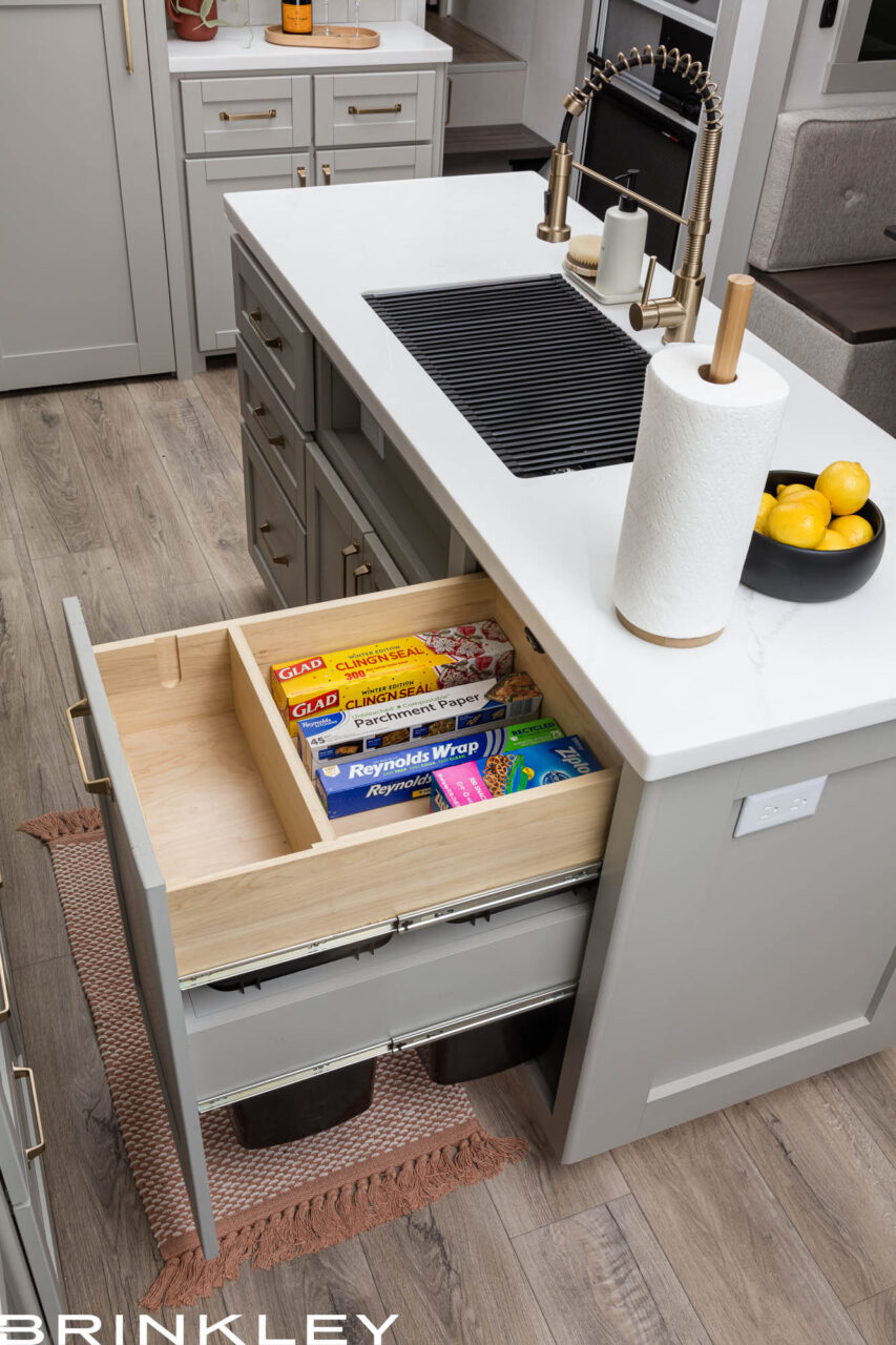 Brinkley RV Model Z 3100 Fifth Wheels Int Kitchen Stow n Go Paper Towel 1 1022